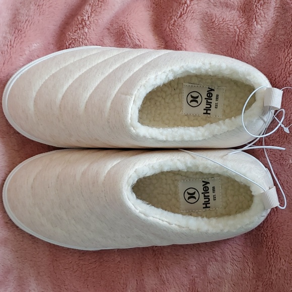 Hurley Women's Arlo Puff Natural Sherpa Shoes - Picture 6 of 9